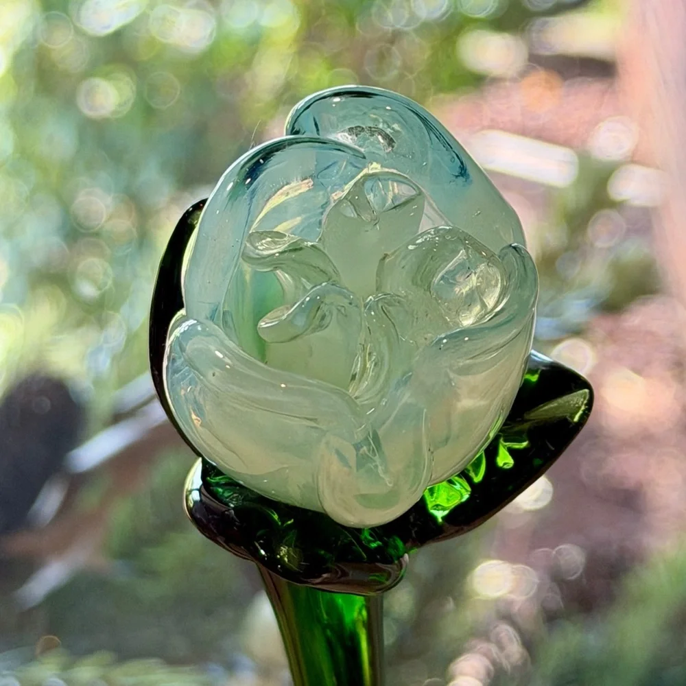 BEAUTIFUL, VINTAGE, HAND-BLOWN LAMPWORKED GLASS FLOWERS.